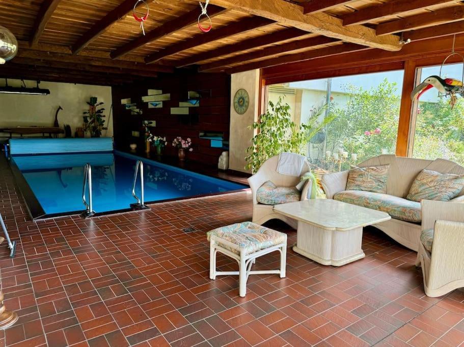 Haus Mit Pool Im Herzen Bochums *